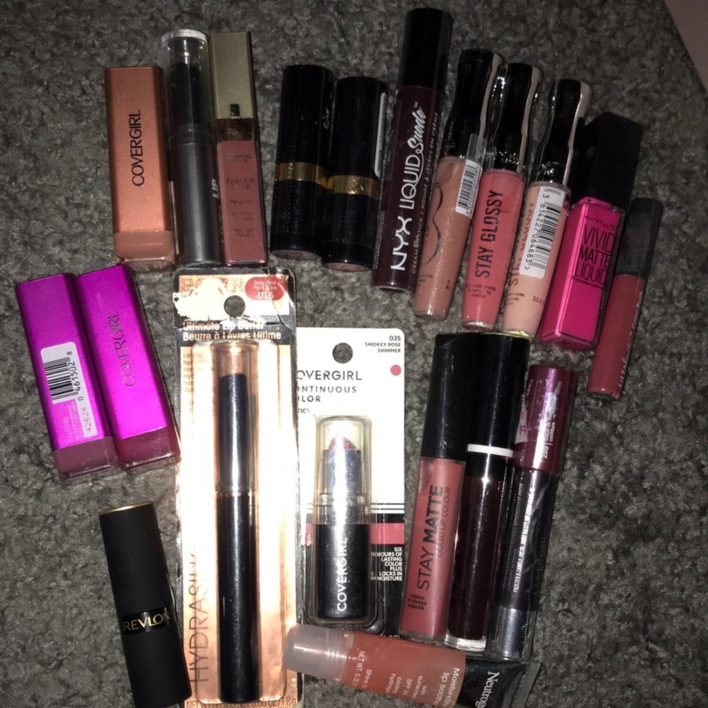NEW - 20 count various brand lip lot (lip stick, lip gloss, liquid lips)